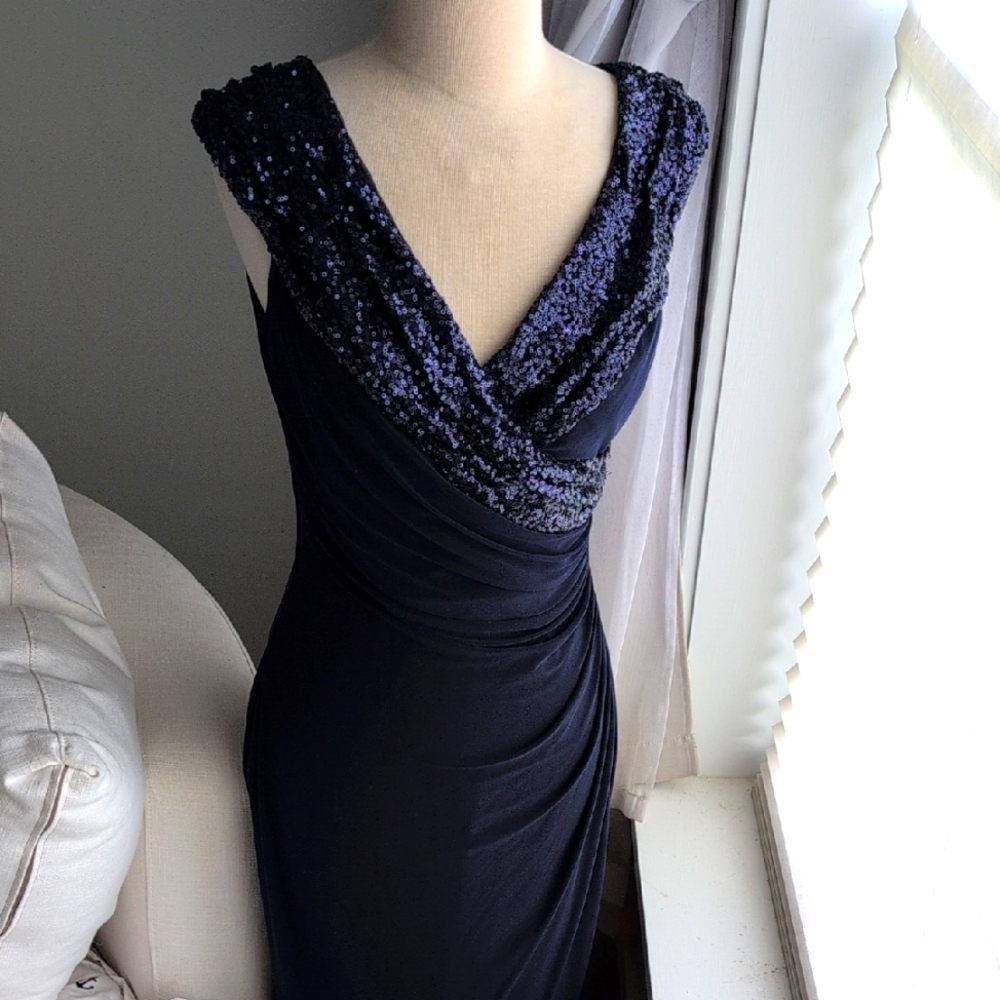 Lauren Ralph Lauren Blue Sleeveless Sequined V-Neck Gown Size 8